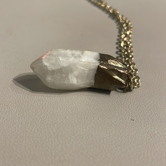 White natural stone pendant necklace - Picture 10 of 16